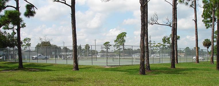 中途岛公园 Open Space and Tennis Courts